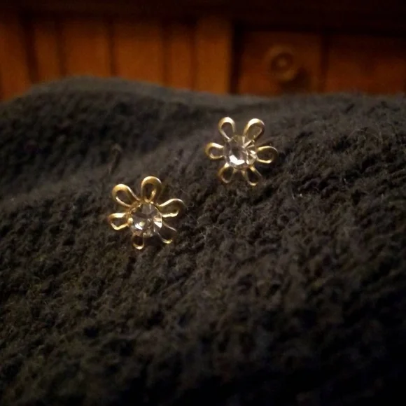 Gold (tone) & Rhinestone Stud Earrings - Picture 4 of 6